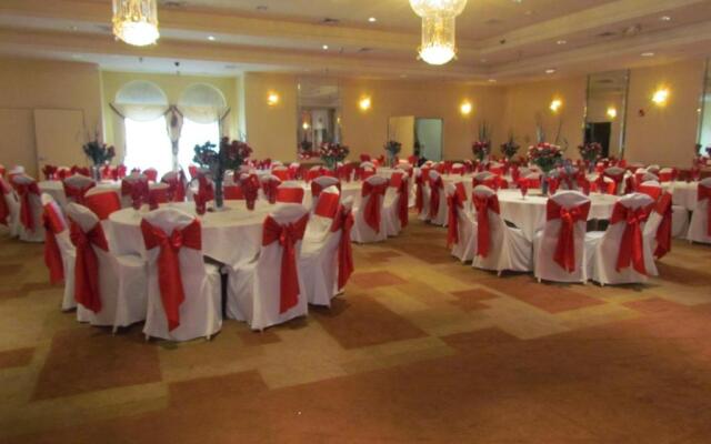 The Armada Inn & Suites Glendale Heights
