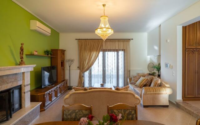 Paul's American Mansion- Volos suburb