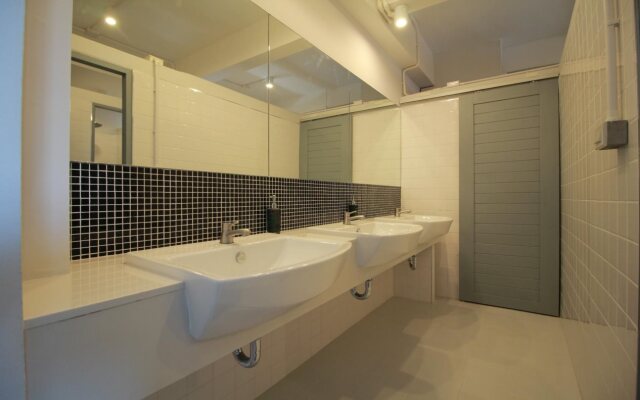 Hobnob Hostel - Adults Only