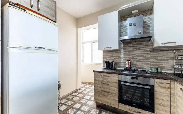 Spacious Flat w Balcony 3 min to Kadikoy Square
