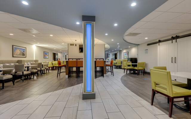 The Alexis Inn & Suites - Nashville Airport