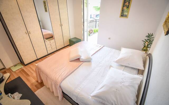 Quaint Holiday Home in Sinj With Private Pool