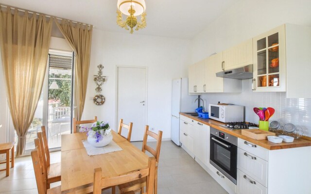 Amazing Home in Scoglitti With 4 Bedrooms and Wifi