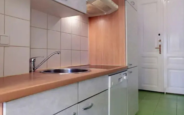 Green and Quiet Apartment near Center