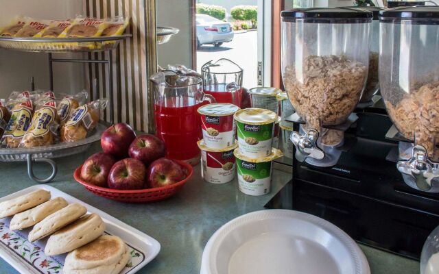 Delux Inn & Suites