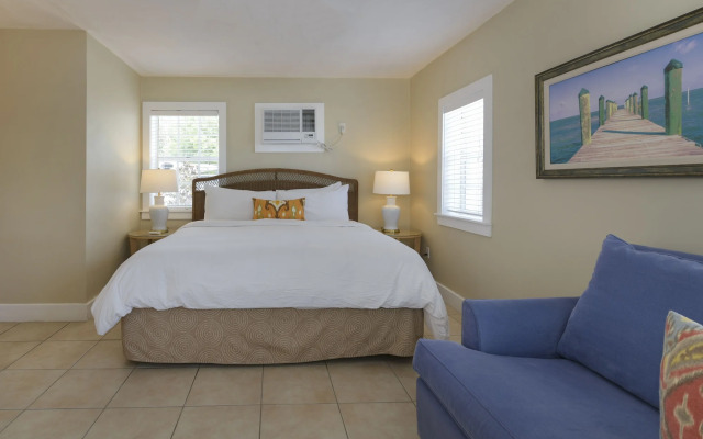 Pines & Palms Resort