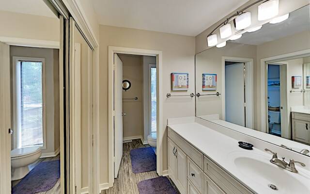 7811cent 2 Bedroom Condo