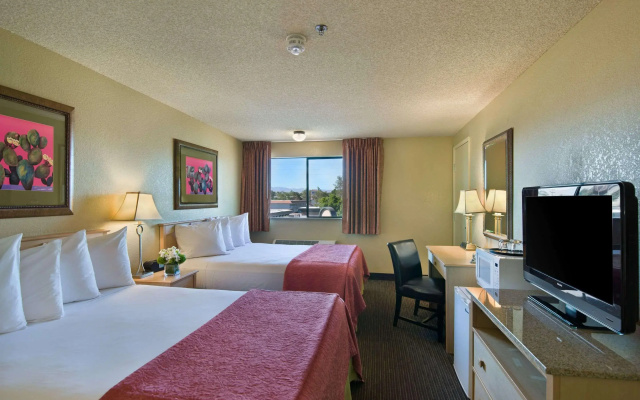 Oxnard Inn Lancaster