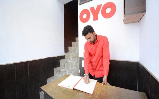 Oyo 30943 Hotel Tourist