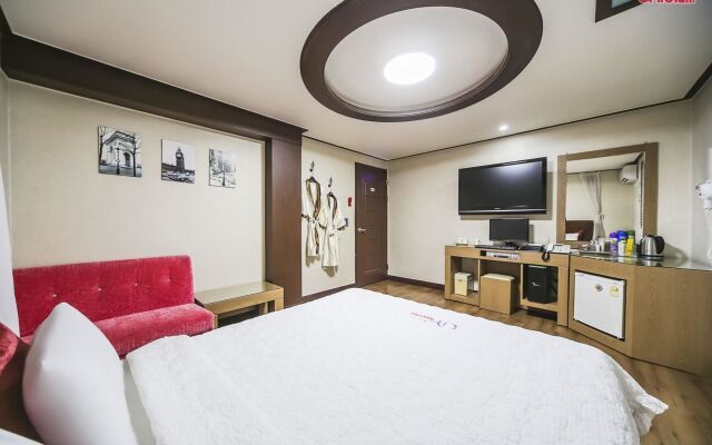 Goodstay World Hotel