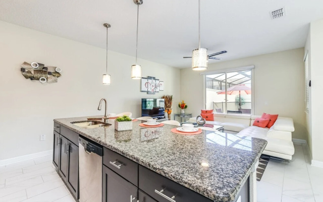 Romeo Circle Stoey Lake