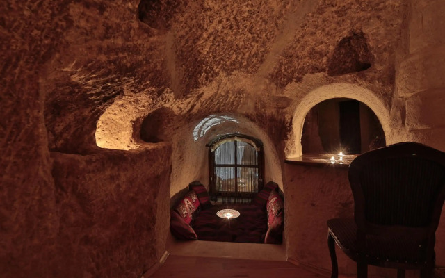 Harman Cave Hotel