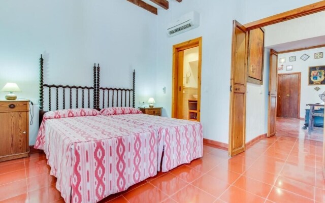 Villa in Consell With Private Pool, air Conditioning and Wifi