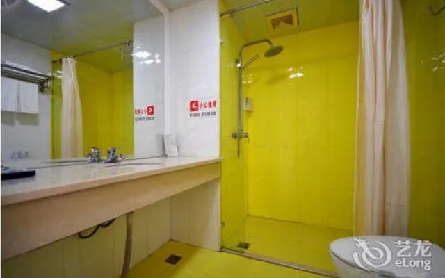 Yonggang Business Hotel