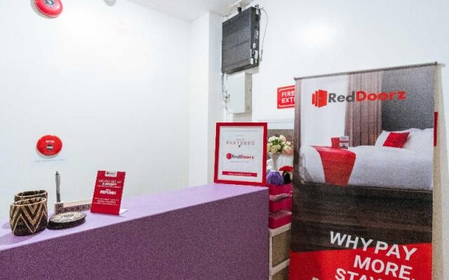 RedDoorz Plus near Robinsons Place Manila