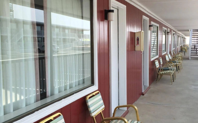 Fish Tales Boardwalk Inn
