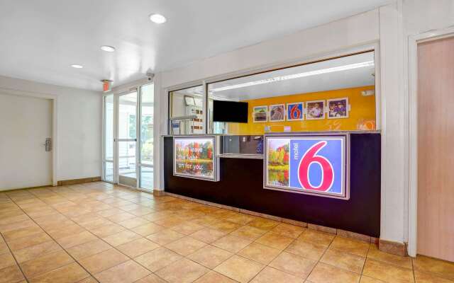 Motel 6 Raleigh, NC - North