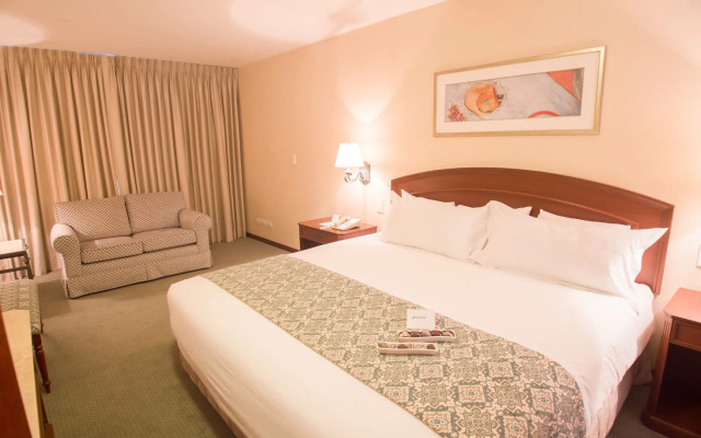 Los Tallanes Hotel & Suites