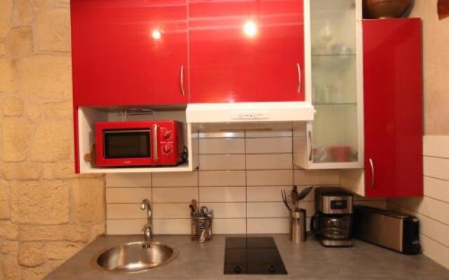 Victoires Near Louvre Apartment