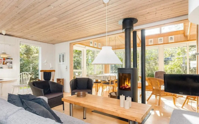 Tranquil Waterside Retreat-by Traum