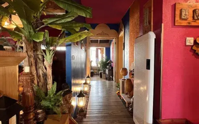 Artistic serendipity house on Dianchi Lake