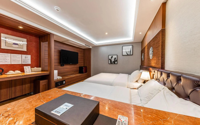 Friendly DH Naissance Hotel by Mindrum Group