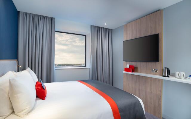 Holiday Inn Express London Heathrow T4 by IHG