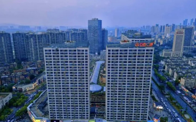 Muye Summit · Designer Hotel (Honggutan Wanda Qiushui Square Store) — 2-star hotel in Nanchang