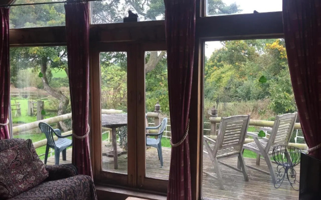 Little Pentre Barn with seasonal Swimming Pool
