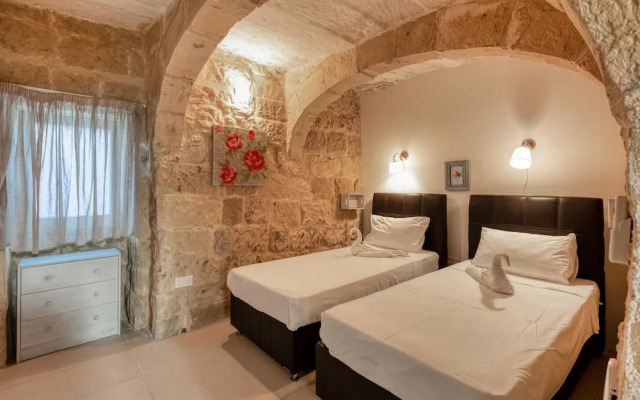Ta'patee Pool Farmhouse in Gozo