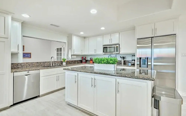 1185 Tamarack 4 Bedroom Home by RedAwning