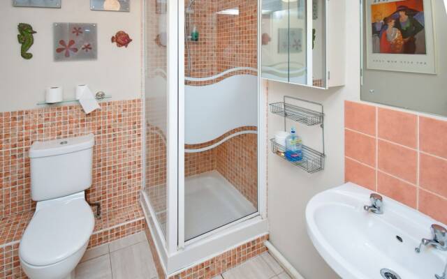 Large 3 Bed Sleep 6 Central MK