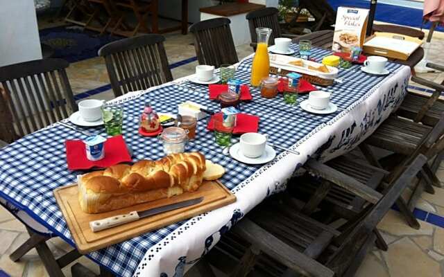 Les Yeux Bleus Bed & Breakfast