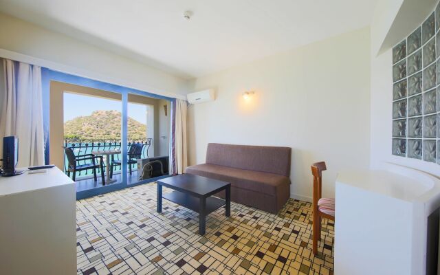 Sibyl Hotel Erythrai by Muup
