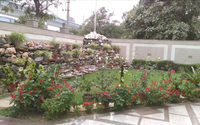 OYO 1146 near Sahara Mall