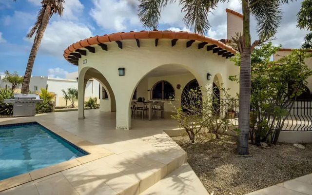 Beautiful 4BR 3BA Villa w Private Pool Jacuzzi