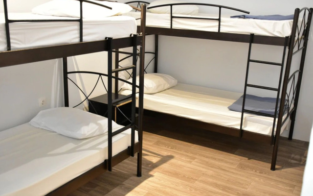 Zorbas Hotel - Hostel
