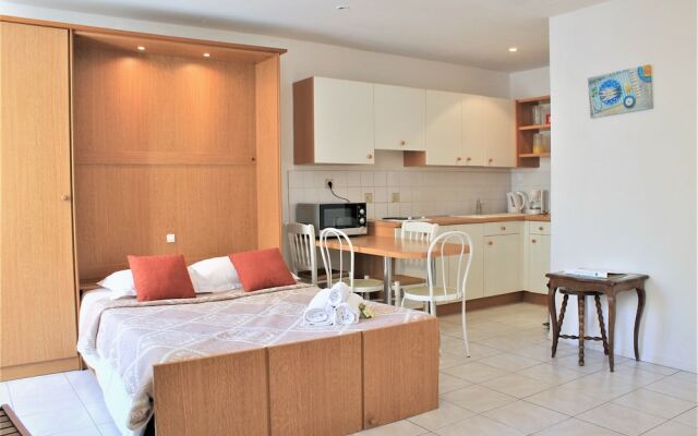 Central Studio with 2 Double Beds