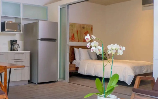 BEE Suites Santa Ana