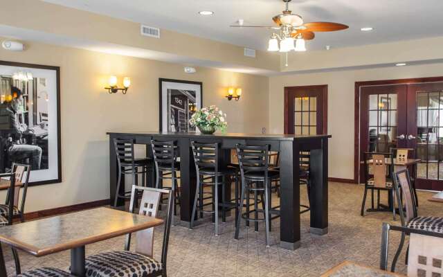 Comfort Suites Bloomington I-55 and I-74