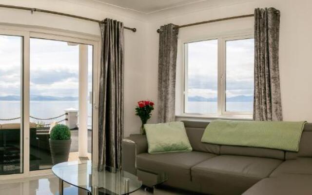 Ballyheigue Cliff Side and Sea View Apartment