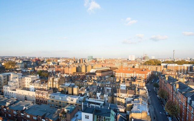 Bright Top Floor 2BR Central London – Great Views!