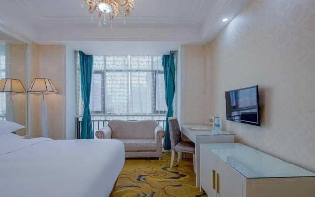 Vienna Hotel (Liuyang River Bridge Pedestrian Street)