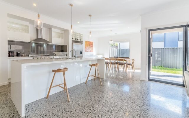 Winona ON Williams - PET Friendly - Free Wifi