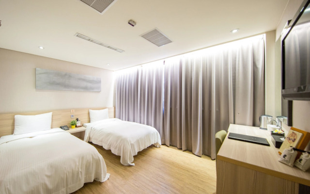 Smile 73 Hotel