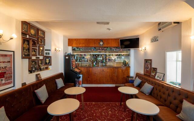 Whitehouse Hotel