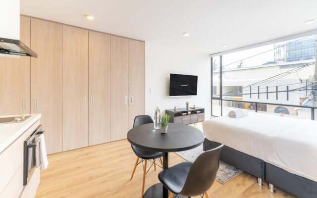 w Lovely Loft With Terrace in Santa Ana