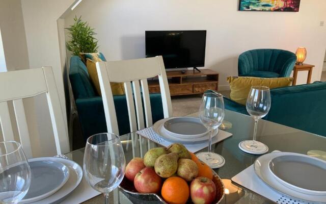 Luxurious Loft Flat 2-bed/2-bath