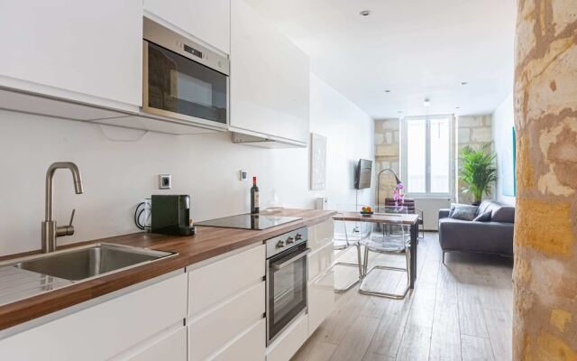 Beautiful apartment near train station by GuestReady