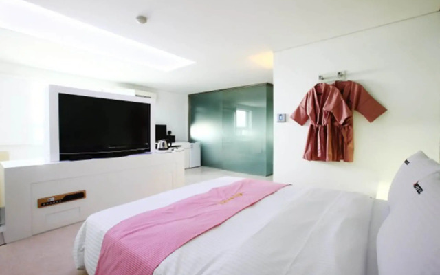 Q Hotel